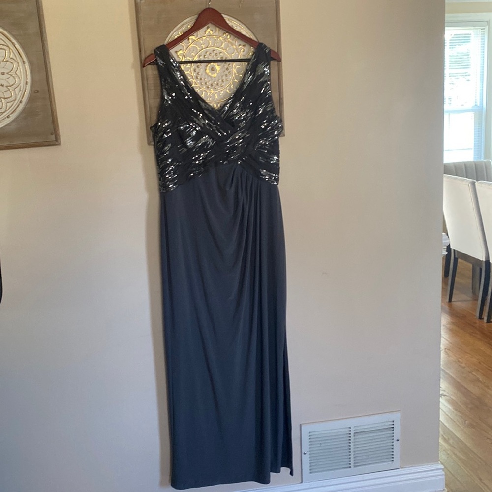Flowy and elegant Ralph Lauren Gown